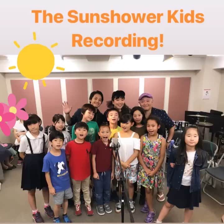 有坂美香のインスタグラム：「The Sunshowers のキッズでレコーディング体験♫  みんな大きな声でよく頑張りましたー❣️ 詳細は後日♫♫♫♫♫♫♫♫ #有坂美香andthesunshowers  #SunshowerKids #recording #サンシャワーキッズ  #レコーディング」