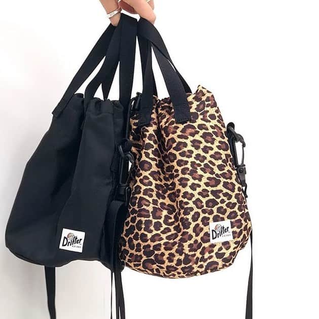 トライセクトさんのインスタグラム写真 - (トライセクトInstagram)「小ぶりな大きさが可愛いDrifterミニ巾着bag!!﻿﻿ さりげなく合わせると可愛いヒョウ柄と、ベーシックな黒。﻿﻿ どちらも使い勝手の良いデザインです！ ﻿ ﻿ ﻿ 7/10入荷(広島、博多店は7/11入荷です)﻿ ﻿﻿ ¥3,500+tax﻿﻿ ﻿﻿ #framework #drifter #newarrival #baycrews #2019ss_baycrews ﻿﻿﻿﻿﻿﻿﻿﻿﻿﻿﻿﻿﻿﻿﻿﻿﻿﻿﻿﻿﻿﻿﻿﻿﻿﻿#baycrews40周年」7月10日 20時05分 - baycrews