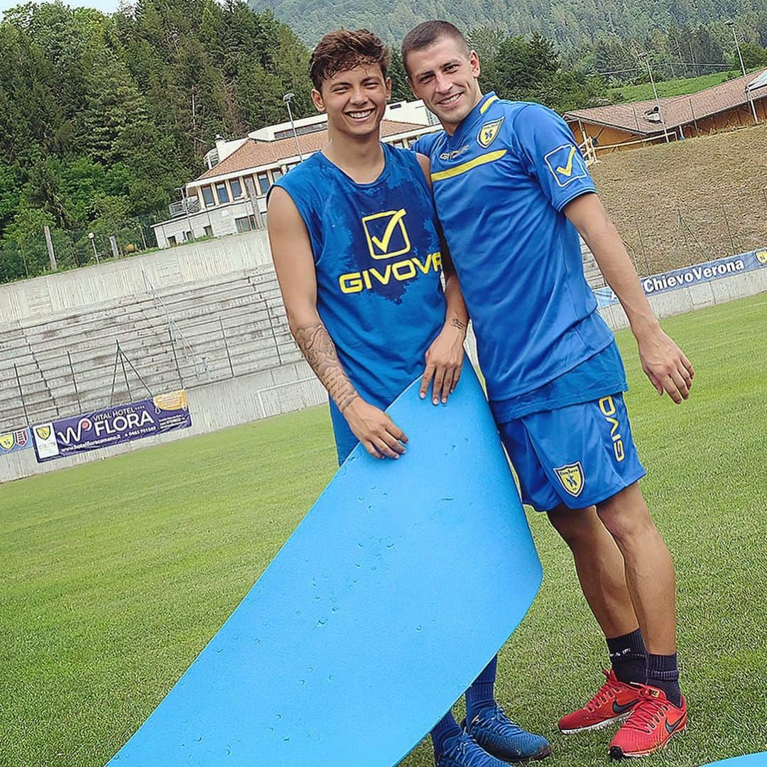 ACキエーヴォ・ヴェローナさんのインスタグラム写真 - (ACキエーヴォ・ヴェローナInstagram)「😀😃😄😆🙂 Keep smiling guys @visitacomano  #chievoverona #chievo #workout #training #smile」7月10日 20時05分 - acchievoverona