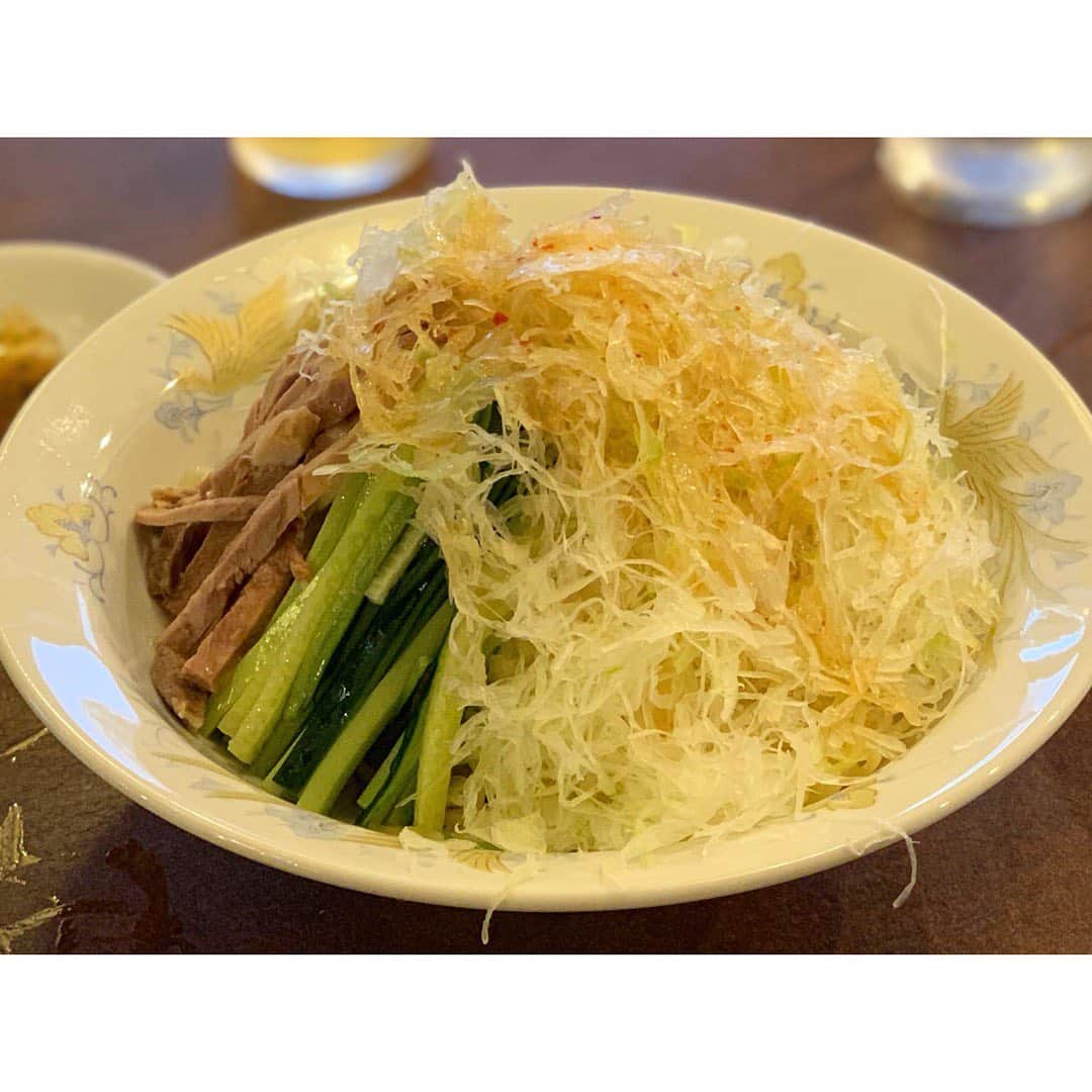 中田奈沙さんのインスタグラム写真 - (中田奈沙Instagram)「Good season for this😬✨ #冷やし中華はじめました 🍜 池尻大橋の《鶏舎》にて❤️ 17時に行って 1730には食べ終わってた笑 * #奈沙ログ #奈沙ログin池尻大橋 * ⬅︎swipe⬅︎ ①冷やし葱そば 葱大盛り ②ナスの炒め煮 ③ワンタン ④麻婆豆腐 辛めオーダー ⑤餃子 ⑥餃子on the rice * * #ikejiriohashi #tokyo #japan #chinese #dinner #foodstagram #foodie #instafood #foodgasm #foodporn #foodpic #instafood #gourmet #gyoza #dumplings #noodles l #鶏舎 #池尻大橋 #東京 #グルメ #冷やし中華 #餃子 #中華 #飯テロ #冷やし葱そば #麻婆豆腐 #激ウマ #腹パン」7月10日 20時10分 - nasa_nakada