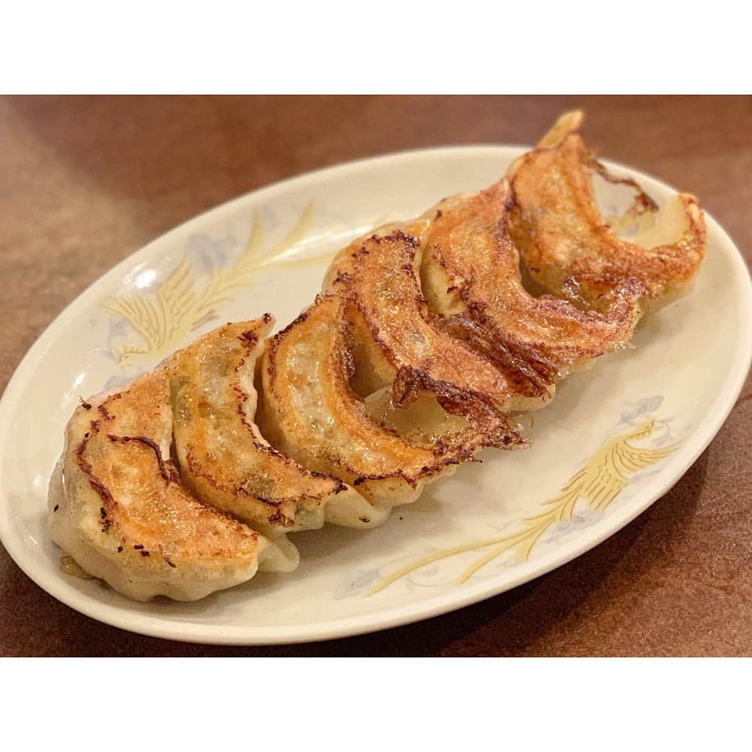 中田奈沙さんのインスタグラム写真 - (中田奈沙Instagram)「Good season for this😬✨ #冷やし中華はじめました 🍜 池尻大橋の《鶏舎》にて❤️ 17時に行って 1730には食べ終わってた笑 * #奈沙ログ #奈沙ログin池尻大橋 * ⬅︎swipe⬅︎ ①冷やし葱そば 葱大盛り ②ナスの炒め煮 ③ワンタン ④麻婆豆腐 辛めオーダー ⑤餃子 ⑥餃子on the rice * * #ikejiriohashi #tokyo #japan #chinese #dinner #foodstagram #foodie #instafood #foodgasm #foodporn #foodpic #instafood #gourmet #gyoza #dumplings #noodles l #鶏舎 #池尻大橋 #東京 #グルメ #冷やし中華 #餃子 #中華 #飯テロ #冷やし葱そば #麻婆豆腐 #激ウマ #腹パン」7月10日 20時10分 - nasa_nakada