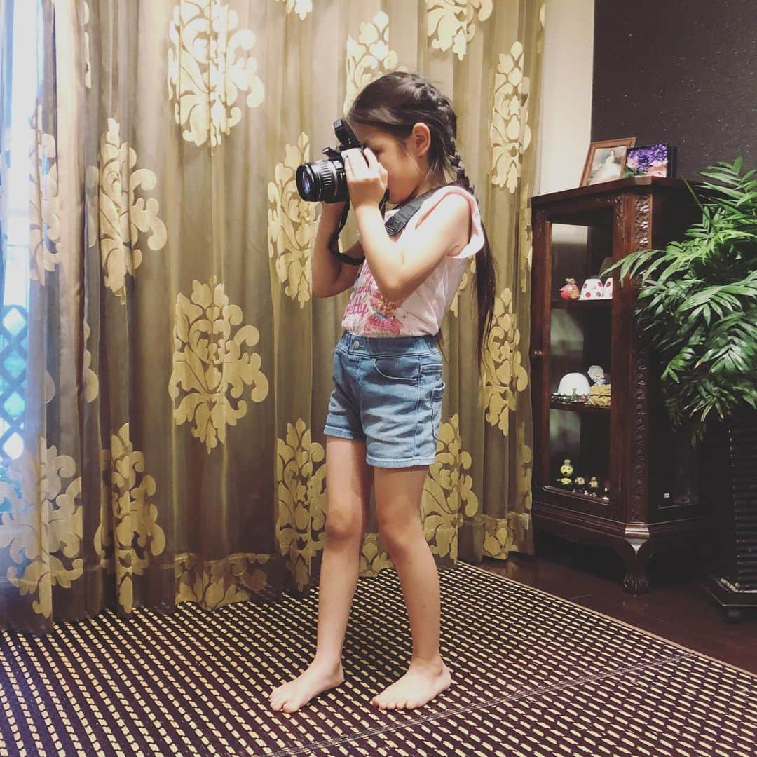 森本さやかさんのインスタグラム写真 - (森本さやかInstagram)「あらゆる物を撮りまくるww #カメラ女子 📸 #canon  そのうち力士を撮り始めるかな #カメコちゃん  #スー女6歳 #スー女5歳」7月10日 18時56分 - sayakamorimoto1011