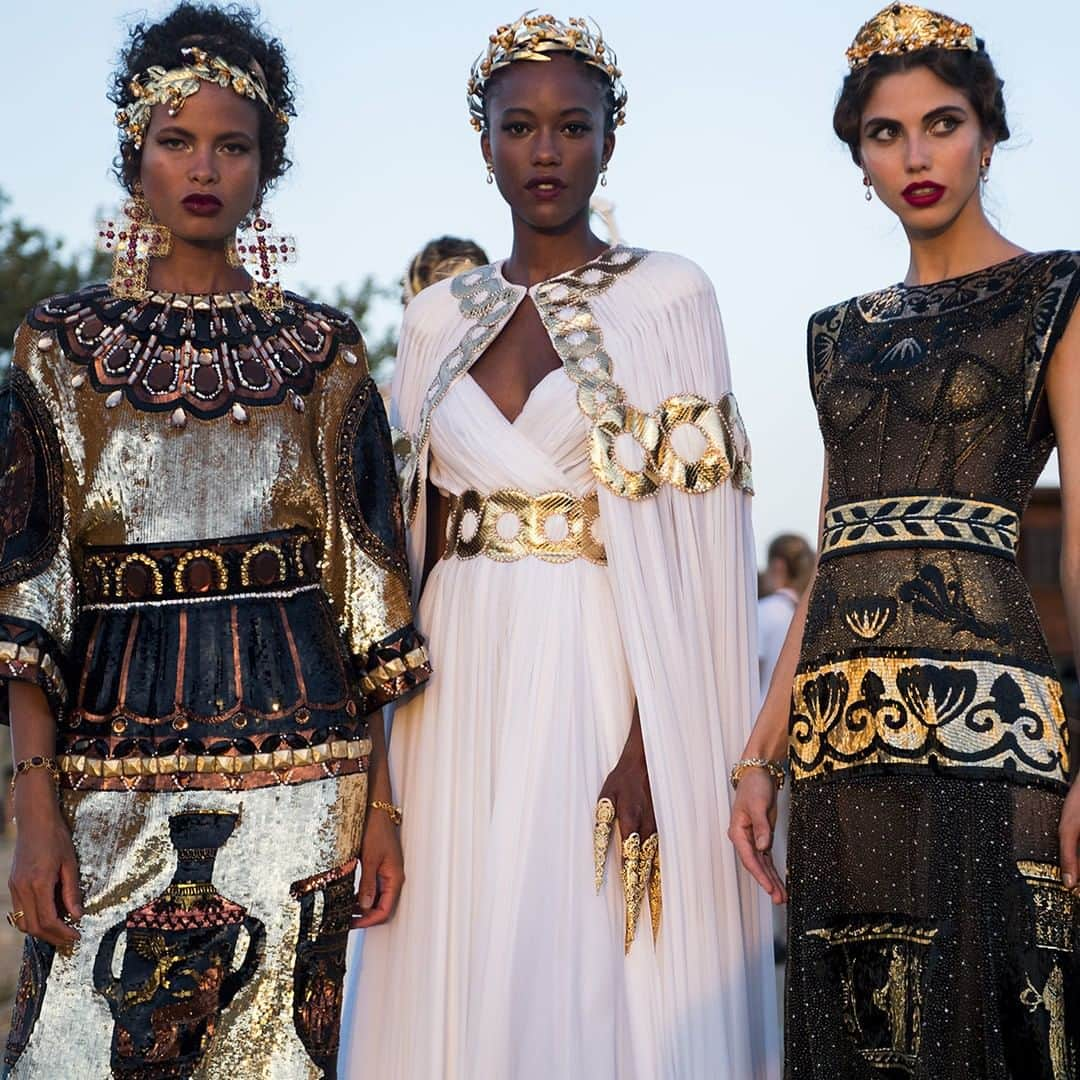 ドルチェ&ガッバーナさんのインスタグラム写真 - (ドルチェ&ガッバーナInstagram)「Backstage looks from the Dolce&Gabbana Alta Moda Fashion Show at the Temple of Concordia at the Valley of the Temples, July 2019.  Special thanks to Regione Siciliana - Parco Archeologico e Paesaggistico della Valle dei Templi di Agrigento and Comune di Agrigento.  #DGAltaModa #DGFattoAMano #MadeInItaly #Agrigento #DGLovesSicily #DolceGabbana」7月10日 19時01分 - dolcegabbana