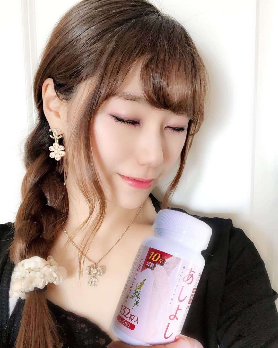 amiさんのインスタグラム写真 - (amiInstagram)「． Favorite supplement ． 足を出すことが多くなる この季節、スラーリ応援 サプリメント"あしよし"を 飲み始めました♡ ． メリロートの力で 水分ケアしてくれるので 足がスッキリします♡ ． これからの時期に おススメです😊♥️ ． ． #あしよし#美脚#足ダイエット#下半身ダイエット#ダイエット#サプリメント#ダイエットサプリ#サプリ#メリロート#水分ケア#足ケア ．」7月10日 19時04分 - amikuma1219