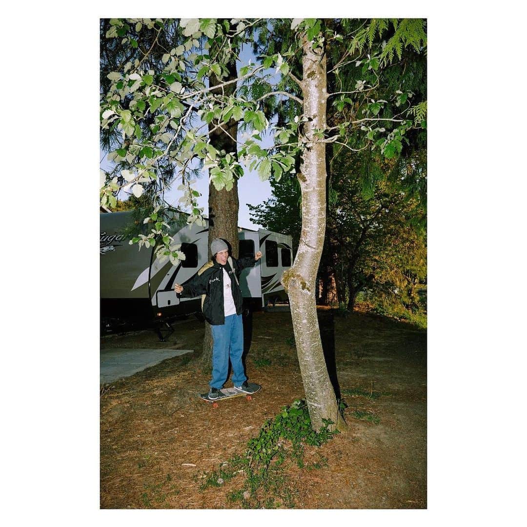のインスタグラム：「Larryclark x F-LAGSTUF-F Collaboration Items  Online and rest of Japan retailers, releasing from July 20th 11AM #flagstuff  #larryclark  @larryclarkofficial  Photographer #KentaSawada @swdknt  Stylist#RyotaYamada @ryotayamada______ Coordination @mitsuyukinakamura」