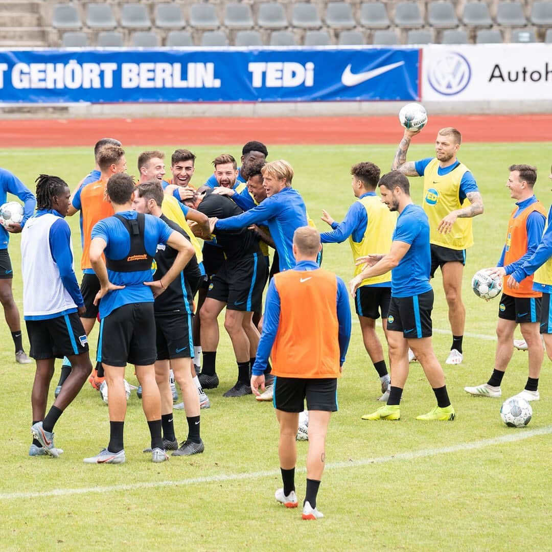 ヘルタ・ベルリンさんのインスタグラム写真 - (ヘルタ・ベルリンInstagram)「SURVIVOR!* 🥳💪🏼 . *Trainingscamp 1/2 . #training #trainingslager #neuruppin #kuchnotortur #kuchnoindermitte #work #vorbereitung #preseason #berlin #hahohe #herthabsc」7月10日 19時08分 - herthabsc