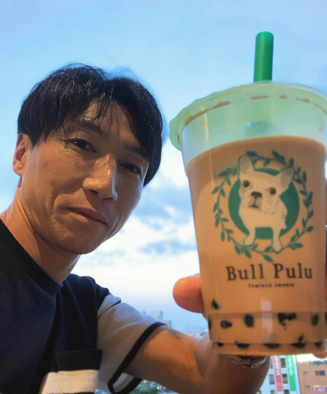 波戸康広さんのインスタグラム写真 - (波戸康広Instagram)「・﻿ 初のタピオカ 🥤﻿ ﻿ 流行りに乗ってしまいました…😋﻿ ﻿ ﻿ ﻿ #bullpulu #タピオカ #tapioca #sweets ﻿#仙台 #波戸康広 #cafe #instagood #instafood ﻿ #カフェ活 #かふぇすたぐらむ #おしゃカフェ﻿ #珈琲日記 #カフェ巡り #cafelife #cafelover﻿ #cafeporn #cafestagram #cafeaddict﻿ #instaphotos ﻿ ﻿ ➖➖➖➖➖➖➖➖➖➖➖➖➖➖﻿﻿ ﻿﻿﻿ 波戸康広 公式ウェブショップはプロフィールから👆﻿﻿﻿ 無料メルマガのご登録で、ここでしか語らないことを配信中‼️﻿﻿﻿ プレゼントキャンペーンの応募もできます💡﻿﻿﻿ 是非遊びに来てね✌️✨﻿﻿」7月10日 19時23分 - hato.official