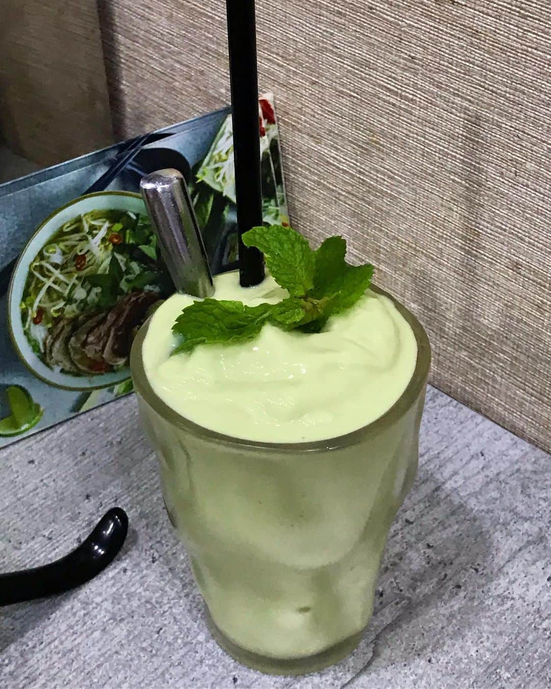 のインスタグラム：「Probably the one of the most avocado-ish Avocado Milkshakes I’ve ever had because each glass is said to be made with ONE whole avocado and the best thing is that NO sugar is added!😋👍 Thanks @ailinlm for recommending this hidden eatery that’s run by a deaf Vietnamese couple :)Not only were the food delicious and so reasonably priced, you can also taste the warmth and sincerity put in by the lovely duo. Now I understand why my friend keeps coming back again and again  Signs a Taste of Vietnam Pho Midpoint Orchard (COURTS), #B1-07  Nearest Station: Somerset • • • #sgeats #singapore #local #best #delicious #food #igsg #sgig #restaurant #exploresingapore #eat #sgfoodies #gourmet #yummy #yum #sgfood #foodsg #burpple #exploresingapore #beautifulcuisines #bonappetit #instagood  #eatlocal #vietnam #musttry」