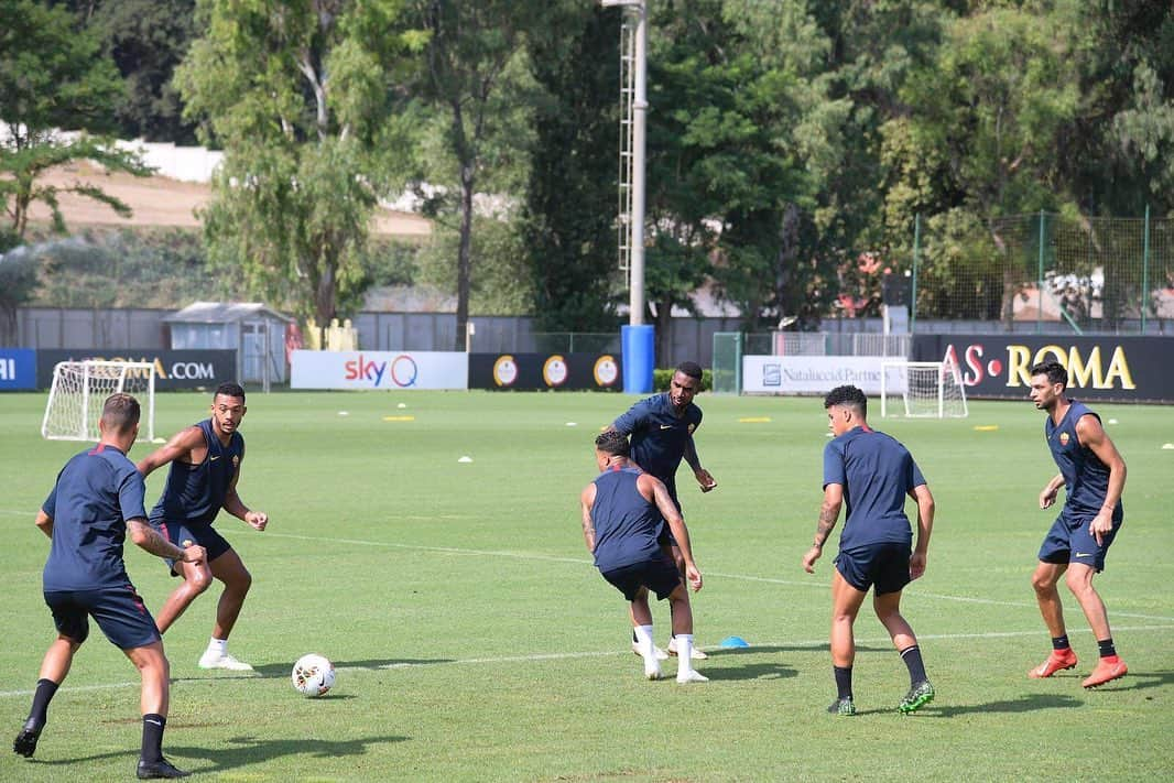 ハビエル・パストーレさんのインスタグラム写真 - (ハビエル・パストーレInstagram)「Entrenamiento matutino ⚽️💪」7月10日 19時29分 - flacojp27