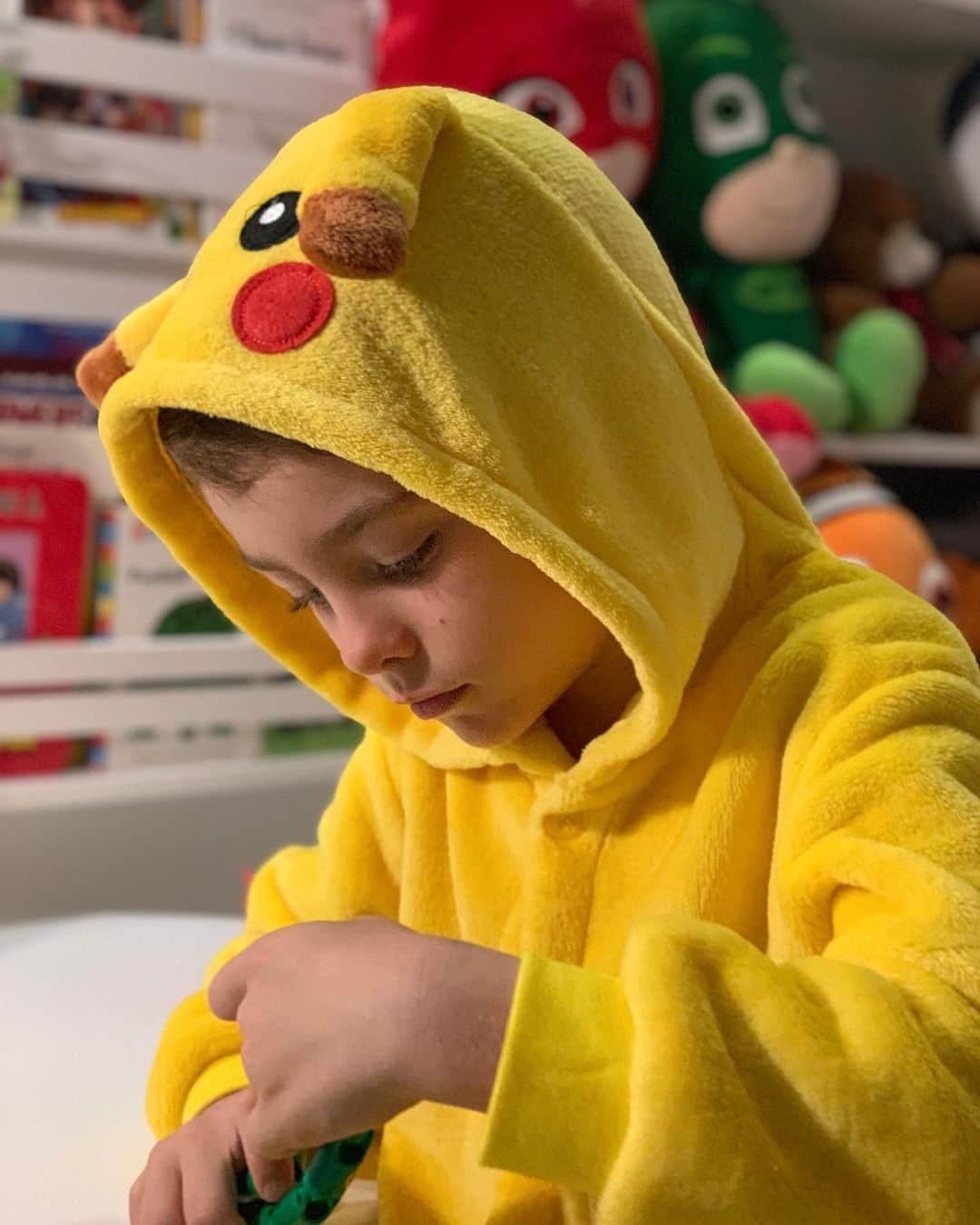 Ana Hickmannさんのインスタグラム写真 - (Ana HickmannInstagram)「Bom dia com o Pokémon mais fofo de todos!!! A foto é de ontem à noite 🥰. Mas achei tão fofa e com este pijama quentinho que resolvi começar o dia assim. Que está quarta-feira seja o melhor dia de todos!!!! #family #familia #maedemenino 💙❄️」7月10日 19時39分 - ahickmann