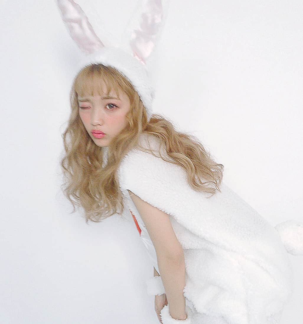 Popteenさんのインスタグラム写真 - (PopteenInstagram)「ねおんつぇる初のスタイルBOOK🐰 「ねおWORLD」が今日からAmazonで 予約スタート🤩🤩🤩💓 URLはPopteen公式Twitterにリンク貼ってるよ🎀 #popteen#ねお#ねおんつぇる#つぇるっ子#100の質問#jk3#初#スタイルBOOK#発売#8月1日発売#全国の書店#Amazon#予約#開始#ファッション#私服#セルフメイク#sns#恋の話#ねおのお部屋公開#スペシャルコラボ#ゲスト」7月10日 19時54分 - popteen_official