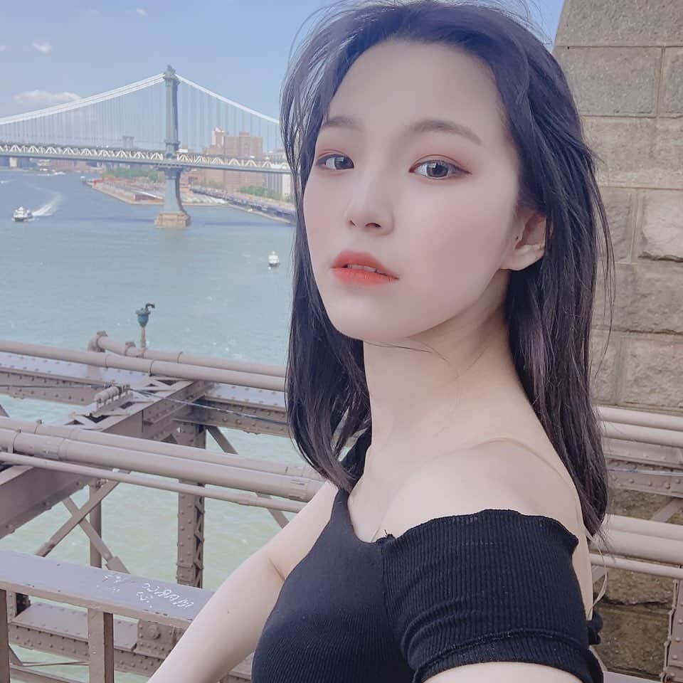 Mnetさんのインスタグラム写真 - (MnetInstagram)「⠀ In NY⭐ ⠀ #지헌 #뉴욕」7月10日 19時50分 - officialfromis_9