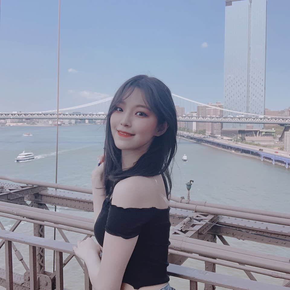 Mnetさんのインスタグラム写真 - (MnetInstagram)「⠀ In NY⭐ ⠀ #지헌 #뉴욕」7月10日 19時50分 - officialfromis_9