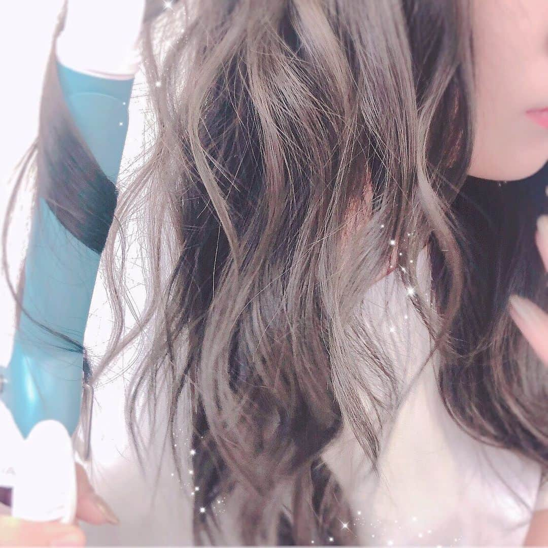 fasme.mediaさんのインスタグラム写真 - (fasme.mediaInstagram)「. 《SALONIA ヘアアイロンプレゼントキャンペーン♡》 . fasme公式instagram&twitter同時プレゼント企画！！！ 7月のプレゼント企画第一弾は、SALONIA 夏限定「 SUMMER VINTAGE」シリーズアイテムをプレゼント！！ この夏「ヴィンテージブルー」と「ヴィンテージベージュ」の限定２色が登場♡ . 一番人気のストレートヘアアイロン(ヴィンテージブルー / ヴィンテージベージュ)と セラミックカールヘアアイロン(ヴィンテージブルー)を それぞれ各1名様 合計3名様にプレゼントしちゃいます♡ . ラフに楽しむヴィンテージスタイルで自分らしさをアップデートしちゃお！！ぜひ応募してね♡ . . ◆プレゼント内容◆ ①SALONIA ストレートヘアアイロン(ヴィンテージブルー) ②SALONIA ストレートヘアアイロン(ヴィンテージベージュ) ③セラミックカールヘアアイロン(ヴィンテージブルー) 各1名様 計3名様 . ◆応募条件◆ fasmeの公式instagram（@fasme.media）をフォロー&コメント(希望のアイテムがある方は記載してね！) またはfasmeの公式twitter（@fasme_media）をフォロー&投稿をリツイート！(希望のアイテムがある方はコメントしてね！) .  instagram,twitter 両方応募可能だよ♡ . ◆応募期間◆ 7/10(水)〜7/15(月) ※当選者のみにご連絡させていただきます！ . @salonia_official . #プレゼント企画#プレゼントキャンペーン#プレゼント#夏限定#夏デザイン#ヴィンテージ#salonia#サロニア#ヘアアイロン#ストレートヘア#巻き髪#ヘアアレンジ#ヘアスタイル#hairarrange#ゆるふわ#ストレート髪#サラサラ#ゆる巻き#ロングヘア#ミディアムヘア#ショートヘア#髪型#コテ#summer#インスタ映え#フォトジェニック#お洒落さんと繋がりたい#ootd#きょコ#おしゃれ」7月10日 11時07分 - fasme.media