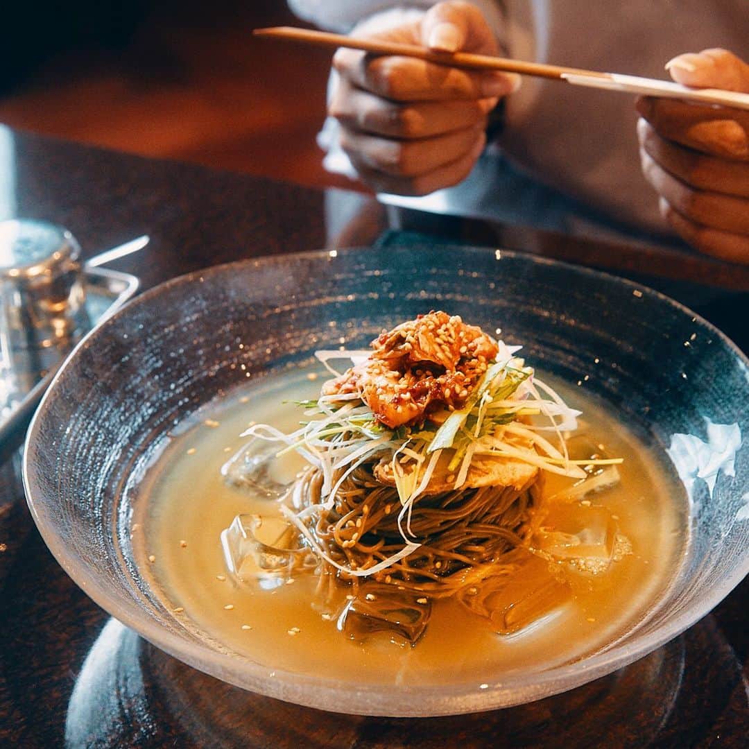 PARCO_ya上野さんのインスタグラム写真 - (PARCO_ya上野Instagram)「そば粉がたっぷり入った麺が特徴の「#平壌冷麺（ピョンヤンレイメン）」﻿ ﻿ アゴ・煮干し・鰹を使った焼肉店では類を見ない魚介系こだわりのスープです。﻿ ﻿ <shop information>﻿ 焼肉﻿ 6F : 上野 焼肉 陽山道﻿ TEL : 03-6284-2880﻿ ﻿ @yansando_parcoya  #PARCO_ya #parcoya #パルコヤ #パルコヤ上野 #上野 #ueno #陽山道 #焼肉 #冷麺 #ピョンヤン冷麺 #冷麺大好き #冷麺はじめました #和風出汁 #魚介スープ #和風出汁スープ #太麺 #コシがある #老舗の味 #黒毛和牛a5 #夏グルメ #そば粉 #上野グルメ #上野ランチ #御徒町ランチ #御徒町グルメ」7月10日 11時21分 - parco_ya_ueno