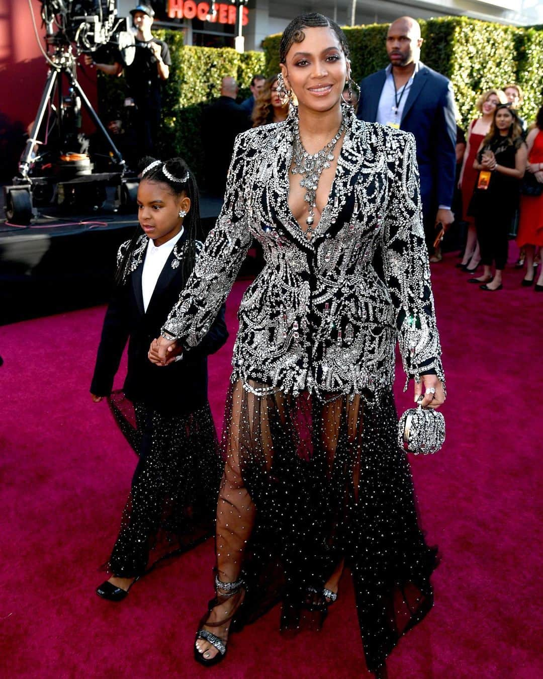 Harper's BAZAARさんのインスタグラム写真 - (Harper's BAZAARInstagram)「#Beyonce and #BlueIvy with the coordinating looks tonight at the #LionKing premiere」7月10日 11時24分 - harpersbazaarus