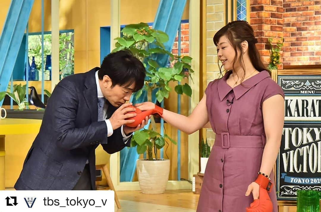 植草歩さんのインスタグラム写真 - (植草歩Instagram)「#Repost @tbs_tokyo_v with @get_repost ・・・ 来週の東京ビクトリーは、 東京五輪･金メダル候補🥇 空手界のアイドル植草歩さん😀  安住アナが植草選手の匂いをかくと驚きの.....😁笑  さらに植草さんが安住アナのおしりを触って( ￣▽￣)笑  植草さんの魅力満載✨楽しい収録となりました！ 放送は13日(土)あさ7時～です🎵. . .  #安住アナ #安住紳一郎 #東京ビクトリー #植草歩」7月10日 11時53分 - ayayumin0725