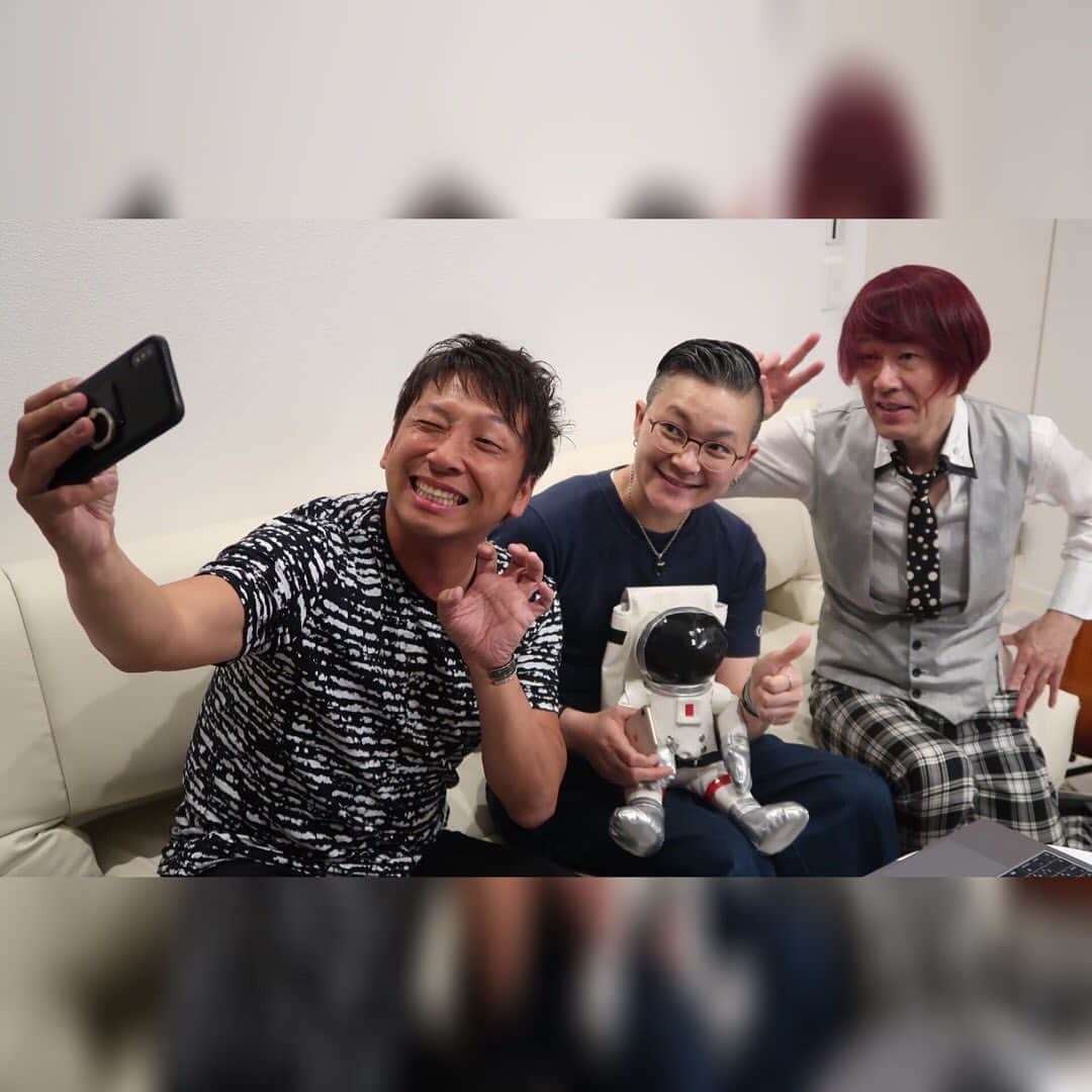のインスタグラム：「今夜は fm川口でラジオノオトヽ(´▽｀)/ 18:30〜30分、今夜はヒロシディですよ☆  @kab_kairakudo @hds164 @susumu_nishikawa_5 #イツカノオト #西川進 #KAB. #コバヤシヒロシ #ツインボーカル #ボーカル #シンガー #シンガーソングライター #ギタリスト #ギター #三人組 #バンド #シェアワセ #happy #smile #love #loveu #iloveu #sherethelove #twinvocal #vocal #singer #singersongwriter #guitarist #guitar #snow」