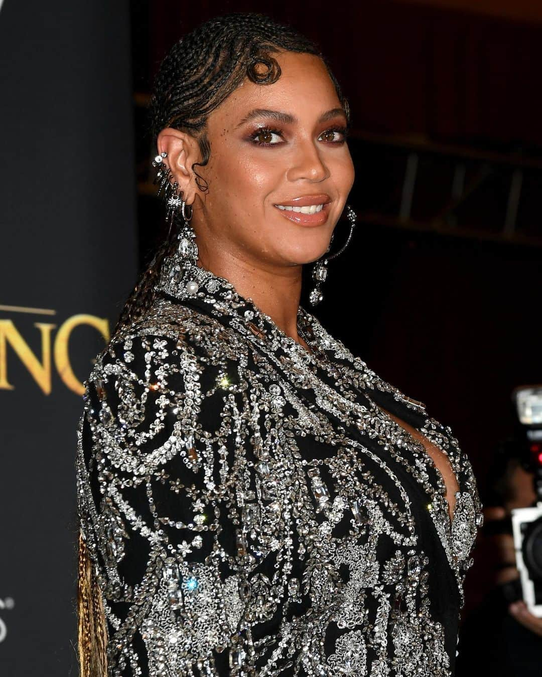 Just Jaredさんのインスタグラム写真 - (Just JaredInstagram)「@beyonce in @alexandermcqueen brings daughter Blue Ivy with her to the premiere of @lionking! #Beyonce #BlueIvyCarter #LionKing #AlexanderMcQueen Photos: Getty & WENN」7月10日 11時52分 - justjared