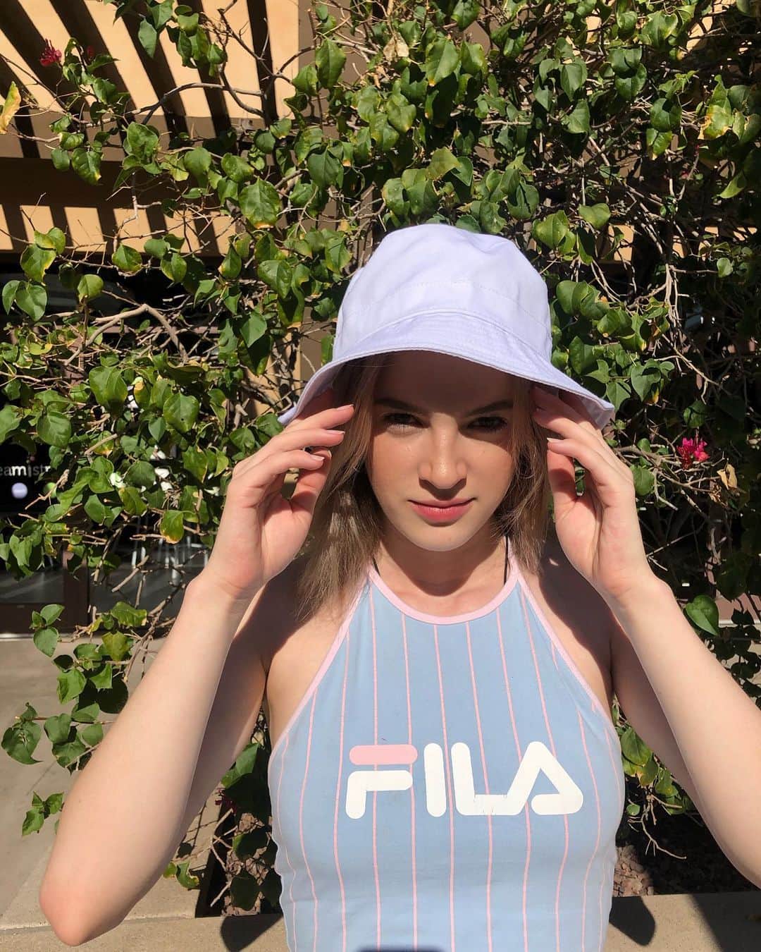 Addison Moffettのインスタグラム：「Who’s got the shovel?? I’ll meet you at the beach!」