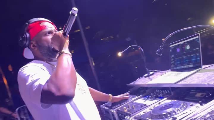 ファンクマスター・フレックスのインスタグラム：「10,000 strong! Wingate Concert Series! FunkFlex on the set! Queen Naija x Monica! @hot97 x @wbls1075nyc !!!! @dejavuspeaks !!!! @litdigitaldjs」