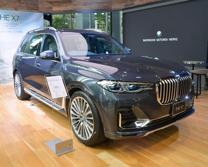 BMW Japanさんのインスタグラム写真 - (BMW JapanInstagram)「.​ 現在、東京駅近くのBMW Group Terraceにて、ニューBMW X7を展示しております。​ .​ 圧倒的なエレガンスをまとったその存在感を、ぜひ目の前でご覧ください。​ .​ 展示は7月23日（火）まで。​ 皆様のご来店お待ちしております。​ .​ ▼営業時間​ カフェエリア：平日 7:30～21:00、土・日・祝 8:00～20:00​ BMWショールーム：平日 11:00～21:00、土・日・祝 11:00～20:00​ .​ #TheX7​ .​ #BMW #駆けぬける歓び #BMWJapan #BMWWorld #BMWPost #BMWgram #BMWlovers #BMWlife #BMWlove #BMWforlife #BMWcar​」7月10日 12時01分 - bmwjapan