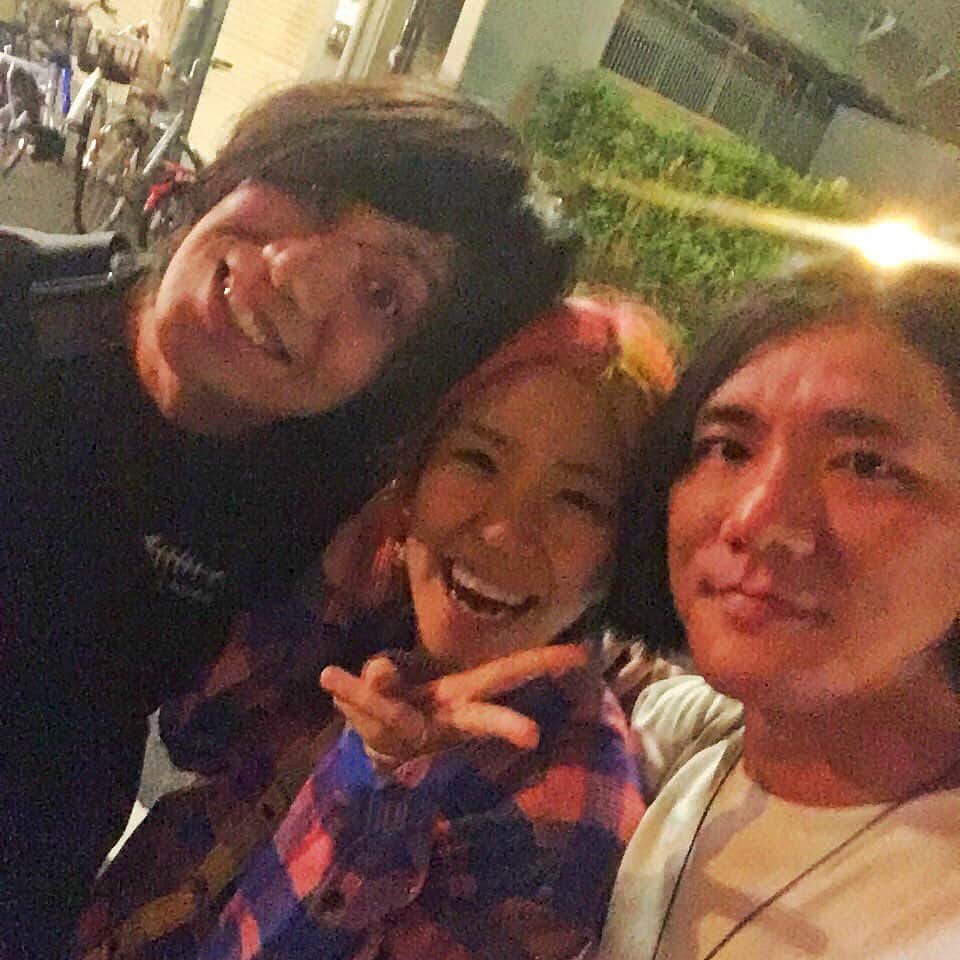あやぺたのインスタグラム：「バンドやって初めてできた友達。 バンド楽しくさせてくれて、悔しい気持ちにさせてくれて、バンドともっと向き合わせてくれた友達。WESNもDanabluもNOAも全部だいすき！！！ そして、ラスト十三ファンダンゴ。 キッズとしても、バンドマンとしてもお世話になったライブハウス。ずっと憧れのライブハウス。十三から無くなるのは寂しいけど、次は堺にきてくれる！みんなで音と汗と魂をまた新しいファンダンゴに染み込ませていこう！！ あと、たなっきーとむーらんは大阪の正義のヒーロー」
