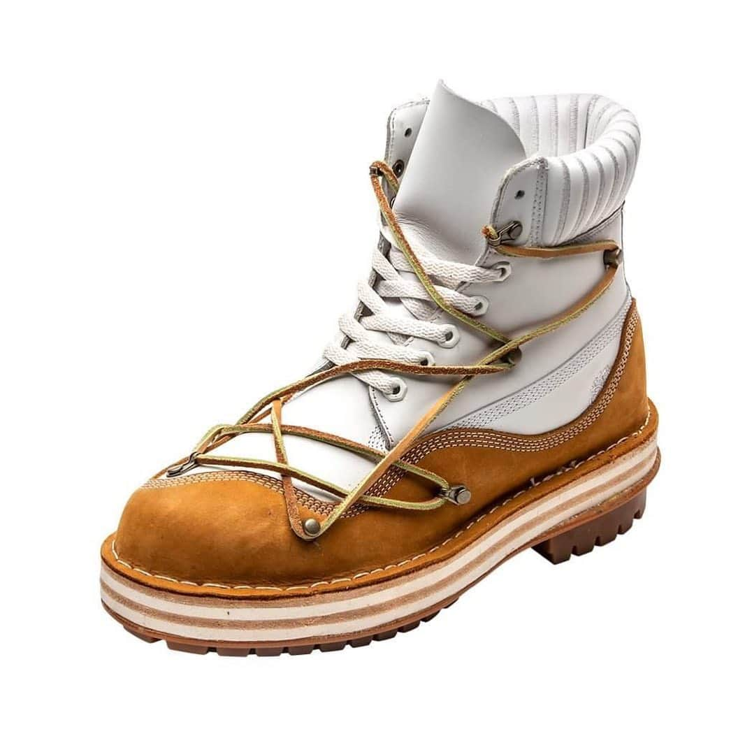 HYPEBEASTさんのインスタグラム写真 - (HYPEBEASTInstagram)「@hypebeastkicks: @timberland‘s @construct10061 imprint and @conceptkicks are set to drop heavily-reworked 6-Inch Boots. Concept:06 and Concept:20 are the first shoes in the series to see production. They’ve been designed by Dutch duo @petersonstoop, with @helenkirkumstudio collaborating on the heavily patchworked model. Both pairs will be released in an edition of 31 pieces each for $310 USD.  Photo: Timberland」7月10日 12時28分 - hypebeast