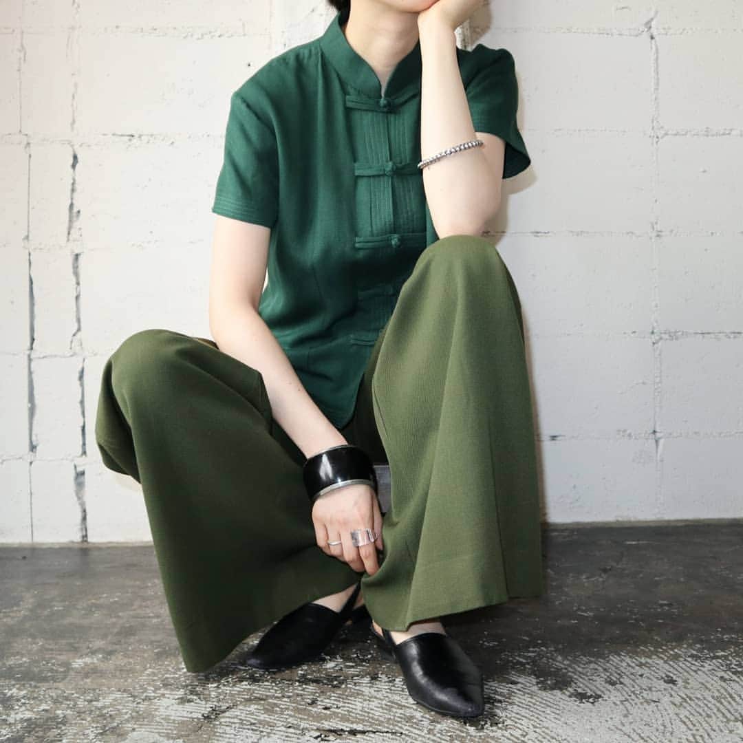 吉祥寺 古着屋 Orfeoのインスタグラム：「All Green Style  #orfeo #kichijoji #tokyo #vintage #used #fashion #coordinate #outfit #オルフェオ #吉祥寺 #東京 #古着 #古着屋 #ヴィンテージ #ユーズド #ファッション #コーディネート  掲載商品のお問い合わせはメールにて承っております。コメント、DMでのお問い合わせは受け付けておりませんのでご了承ください。」
