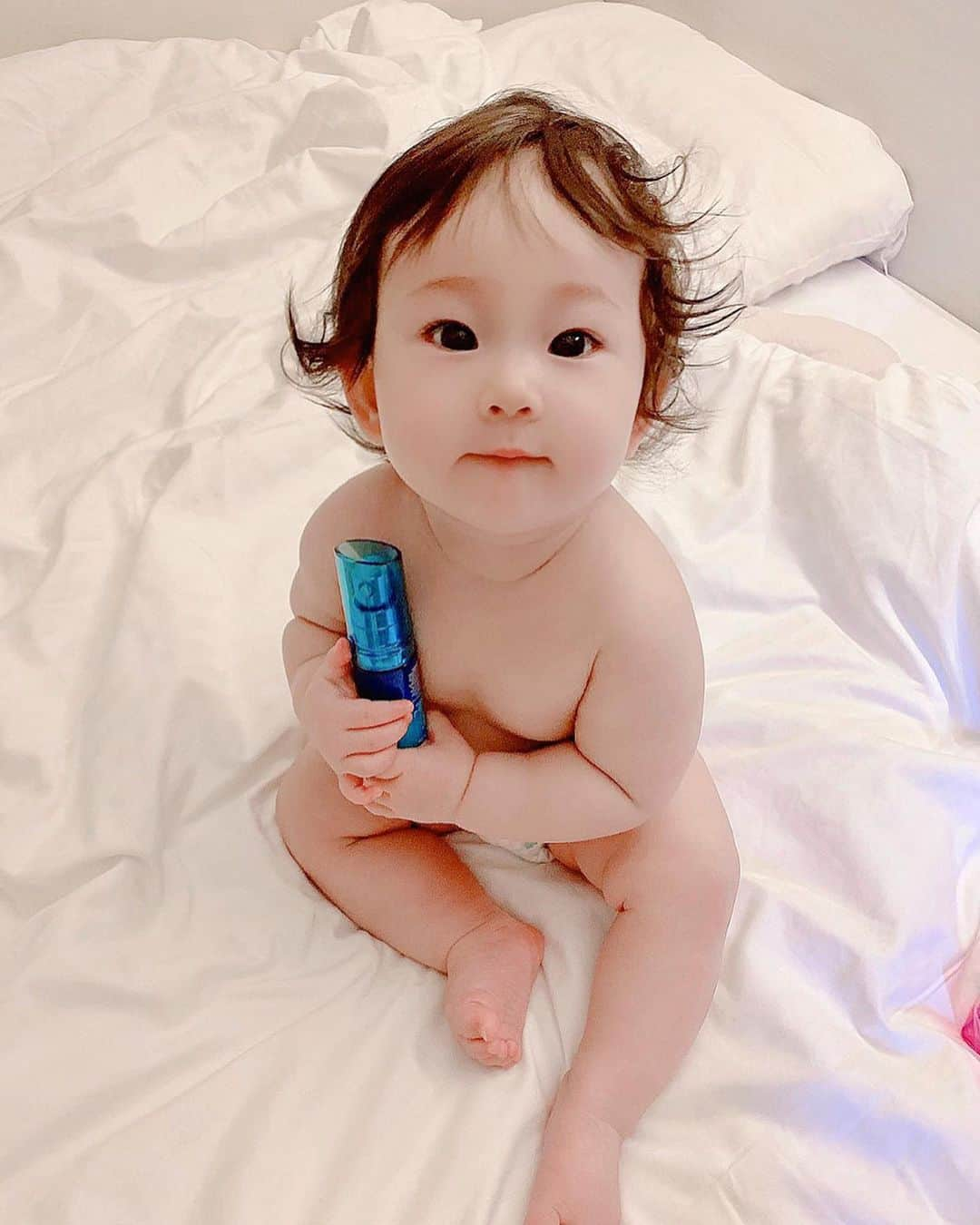 ?Yukihiro Ito?さんのインスタグラム写真 - (?Yukihiro Ito?Instagram)「🍼🍼🍼 ・ 朝から天使すぎて最&高👼🏼 ・ そろそろパンパースのCMの オファーとか来てもいいよ🙄 ・ ・ #ここだけの話 (´･Д･)」 ・ 今旅行中やねんけど どこに旅行してるんでしょうか？ めんそ〜れ🌺 ・ この問題は難しいかったかなー？ 難易度激高😩 現役東大生でも正解率2%🙄 ・ ・  #生後6ヶ月 #生後7ヶ月 #愛娘 #今日の咲凜 #えみり #emiri #ママリ #mamari #コドモノ #ベビフル #新米パパ #新米ママ #親バカ部 #親バカ #親ばか部 #親ばか #育児 #夫婦 #baby #赤ちゃん #赤ちゃんのいる生活 #えみり氏 #パンパース #赤ちゃんモデル #天使 ・ @babyful_official @kodomono_photo @mamari_official ・ @pampers_jp @moony_promotion @goon_indonesia @merries_official_jp ・ よろしくお願い致します🙄笑」7月10日 12時31分 - yukky0729