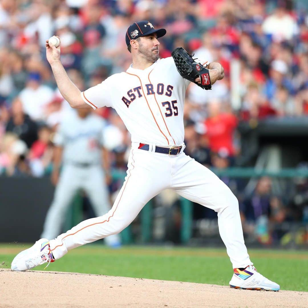 Under Armourさんのインスタグラム写真 - (Under ArmourInstagram)「@justinverlander set the tone at the 2️⃣0️⃣1️⃣9️⃣ @mlb All-⭐️ Game by throwing ⛽️. 👀 our story to see how #TeamUA rocked out in “THE LAND”. 🎸 ⚾️」7月10日 12時32分 - underarmour