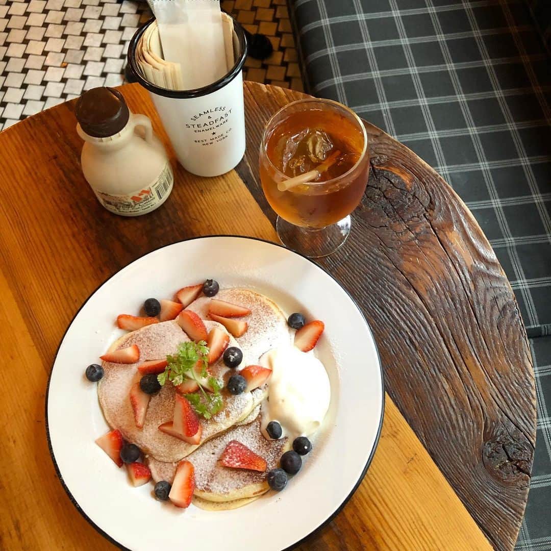 小泉里奈さんのインスタグラム写真 - (小泉里奈Instagram)「✔️自家製フルーツパンケーキ スタジオが近くだったので、撮影終わりにお気に入りカフェへ。 #恵比寿カフェ #広尾カフェ #dayandnight #pancakes」7月10日 12時39分 - koizumi_rina