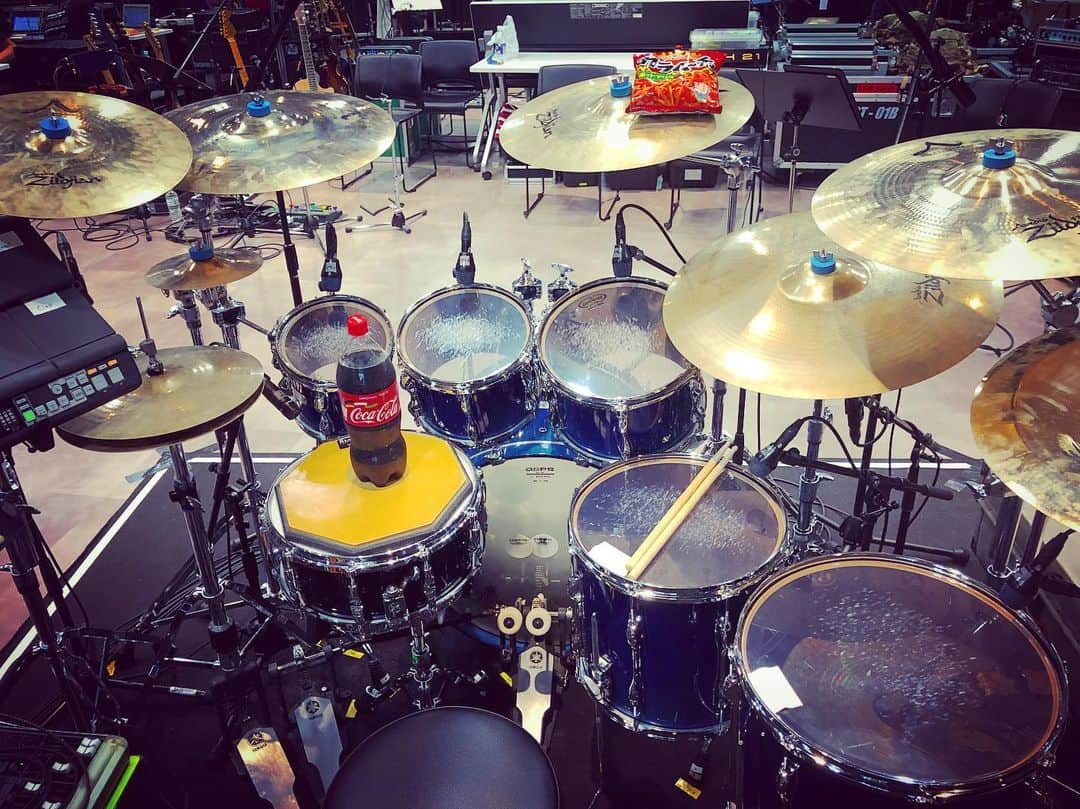 坂東慧さんのインスタグラム写真 - (坂東慧Instagram)「リハリハリハリハリハリハ #yamahadrums #zildjiancymbals #zildjiansticks #aspr #westone #cympad #キョッチェー #コカコーラ #rehearsal」7月10日 12時41分 - bandohsatoshi