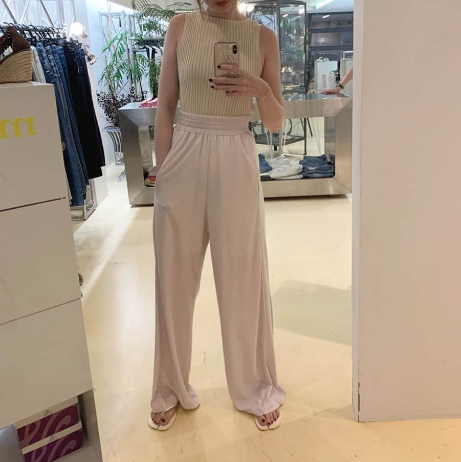 鹿沼憂妃さんのインスタグラム写真 - (鹿沼憂妃Instagram)「加賀にてshopping〜♥️ 試着してみてビビッときたパンツを お買い上げいたしました🤤💗 @saya_tajima 連れてってくれてありがとう😘 #お買い物 #石川 #加賀 #福井のお隣さん」7月10日 12時43分 - shika_0225