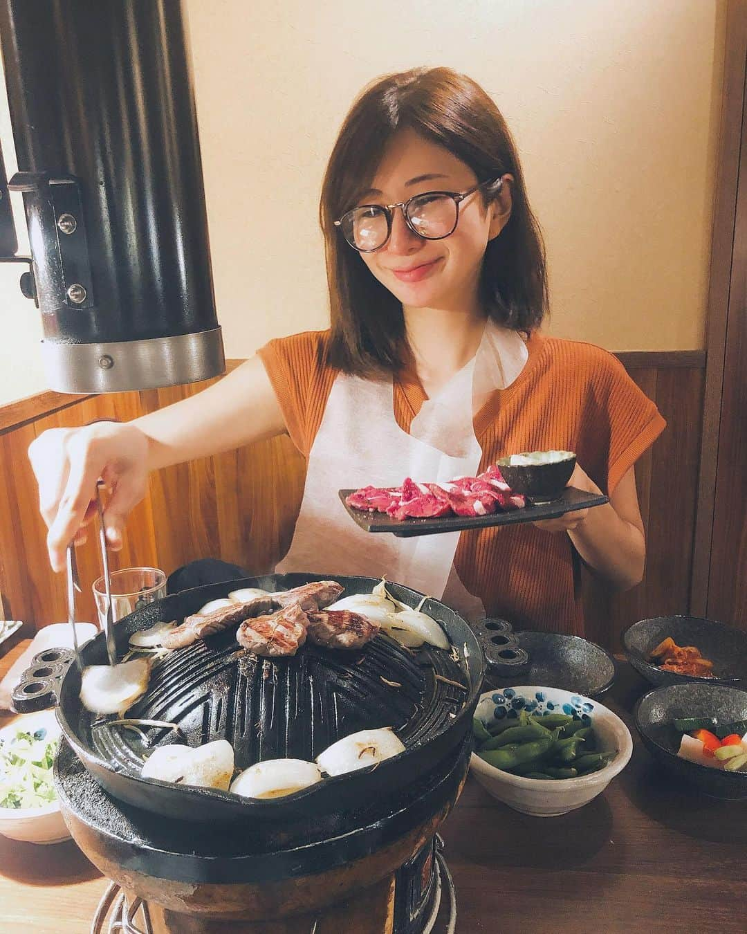 中村江莉香さんのインスタグラム写真 - (中村江莉香Instagram)「#ディナータイム 😆🥩#ジンギスカン羊一 行ってきたよーん♥️♥️前回お邪魔してラム肉🐑美味しかったので再び🍺😍 #田町焼肉 🥓たらふく食べた💓 ・ 飲み放題コースで幸せ🤭✨ スッピン楽ちんコーデでお邪魔しましたが...＾＾アプリで写メ🤭アプリ様様です。笑 ・ ラム肩ロースがお気に入り❤️ しかしいつも食べすぎる。笑 ・ #羊一 #ジンギスカン羊一田町店 #田町ジンギスカン #ジンギスカン #コラボベース #ラム好き #ヘルシー #すっぴんごはん #アプリの力 #美味しかった #楽しかった #幸せご飯 #たらふく食べた #久しぶりの田町 #田町 #お肉好き #飲み放題 #東京グルメ #外食 #お疲れ様会 #PR #インフルエンサー #インスタグラマー」7月10日 13時00分 - erica_nakamura