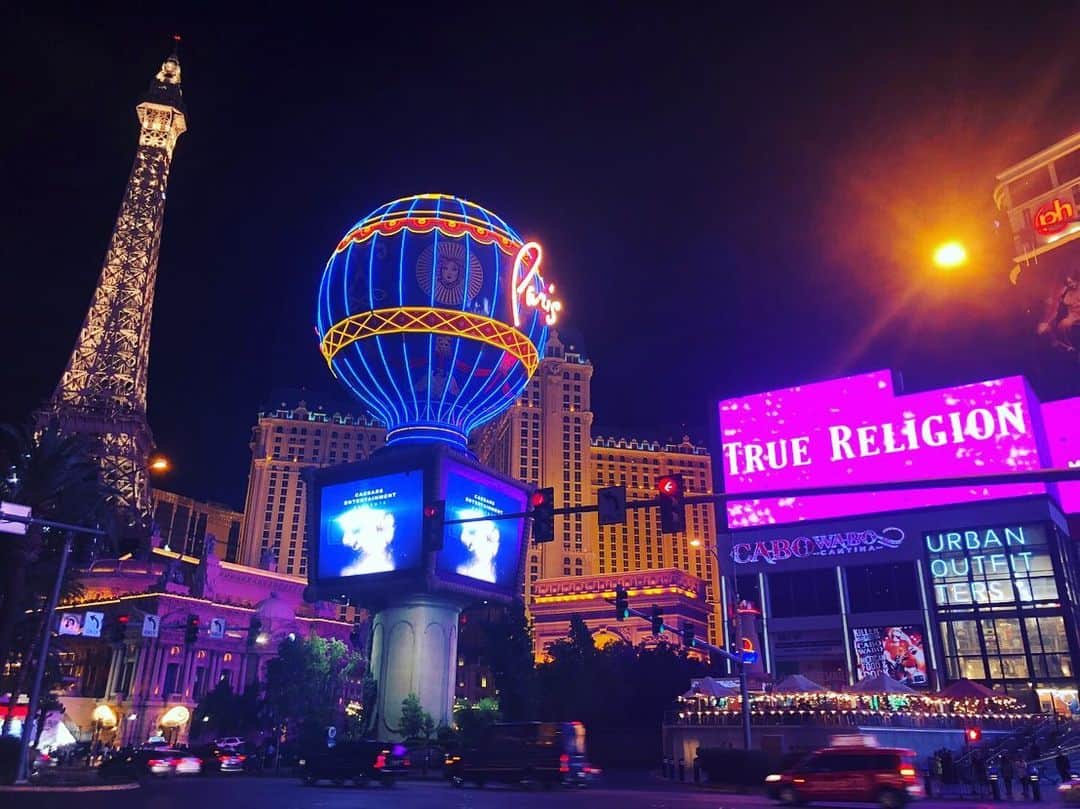 のインスタグラム：「ラスベガスからの便り。  #America #LasVegas #picture #J様 #あめりか #nba #summerleague #独占取材 #やったらんかい #成功 #slumdunk #見ているだけでも楽しい  #旅行気分 #ハンバーガーにはそうとう飽きたそうな #日本LOVE #気をつけて帰ってきてね #お土産楽しみ」