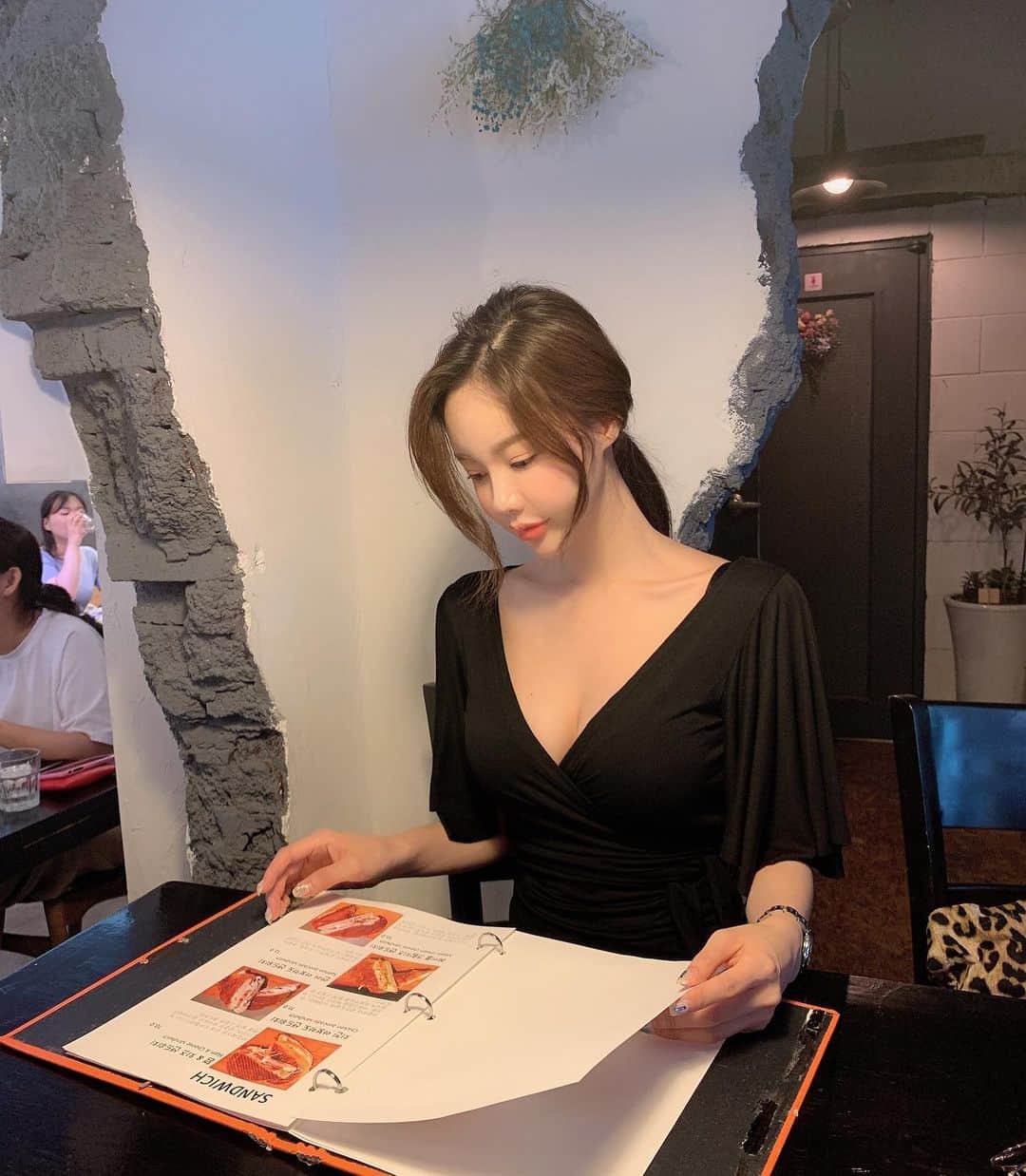 Hyemiさんのインスタグラム写真 - (HyemiInstagram)「#르메리엘 @lemeriel2019  이번주에도 예쁜옷 가득🖤 맛난거 먹구 힘내서 열촬하구 빨리빨리 업뎃하께용」7月10日 13時05分 - hinzajoa