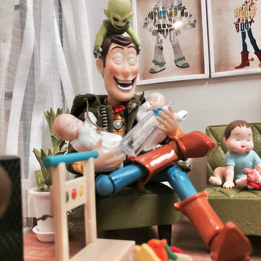 9GAGさんのインスタグラム写真 - (9GAGInstagram)「Daily life of creepy Woody in Hong Kong 📸 @playmmo - #toystory #pixar #hongkong #9gag」7月10日 13時05分 - 9gag