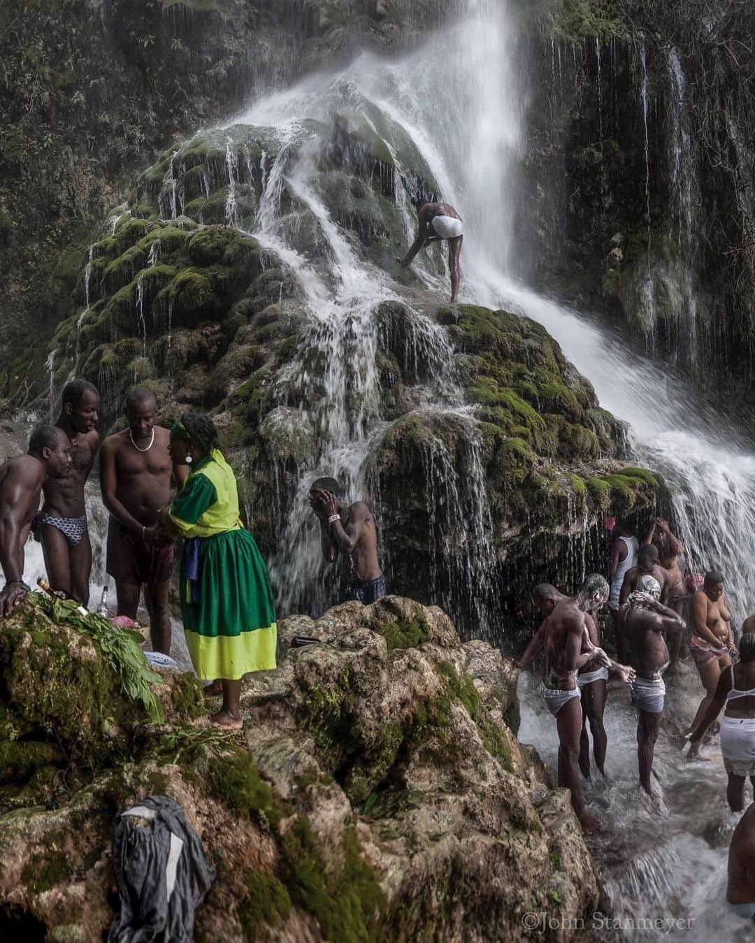 ジョン・スタンメイヤーさんのインスタグラム写真 - (ジョン・スタンメイヤーInstagram)「Please Swipe ~ Feels right to go deep in the giving of water, here sharing a continuum from yesterday...the beautiful magnificence of the religious ceremony known as Saut D’Eau, amongst the rocks and humanity that creates this beauty in mountains of Ville Bonheur, Haiti. - @natgeo @natgeoimagecollection #haiti #SautDEau #water #waterfall #sacredwater #prayer #panorama」7月10日 13時31分 - johnstanmeyer
