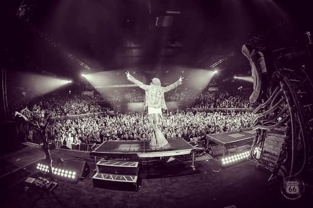 のインスタグラム：「Thanks Baltimore!! Tonight was an epic first night!!!! Photo by @rob_fenn #robzombie #twinsofeviltour #marilynmanson #baltimore #johnfive #piggyd #gingerfish」