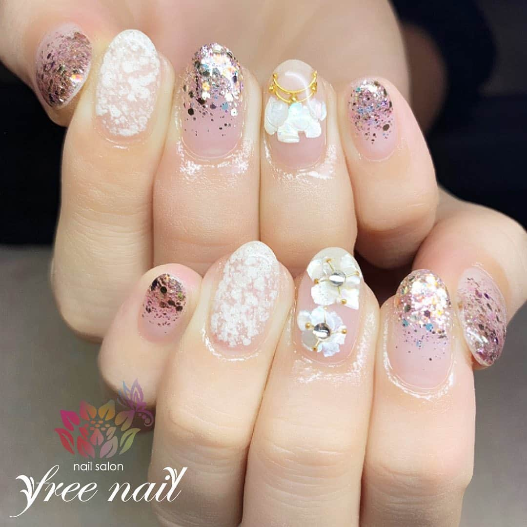 free nail フリーネイルさんのインスタグラム写真 - (free nail フリーネイルInstagram)「. お客様ネイル💅🏻🌼✨ . シェルフラワーネイル🐚✨ . クリアな透明感💠✨ . ご来店ありがとうございました🙇🏻‍♀️🙇🏻‍♀️🙇🏻‍♀️💗 . #ネイル #フリーネイル #ネイルアート #ジェルネイル #ネイルサロン #大阪ネイルサロン #ネイルデザイン #ネイルチェンジ #シェルフラワーネイル #シェルフラワー #シェルネイル #埋め込みネイル #クラッシュシェル #ラメネイル #クリアネイル #透明感ネイル #デザインネイル #シンプルネイル #トレンドネイル #きれいめネイル #夏ネイル #美甲 #日式美甲 #summernails #nailsart #nailsalon #nailsdid #newnails #newnail #freenail」7月10日 13時46分 - freenail_jpn