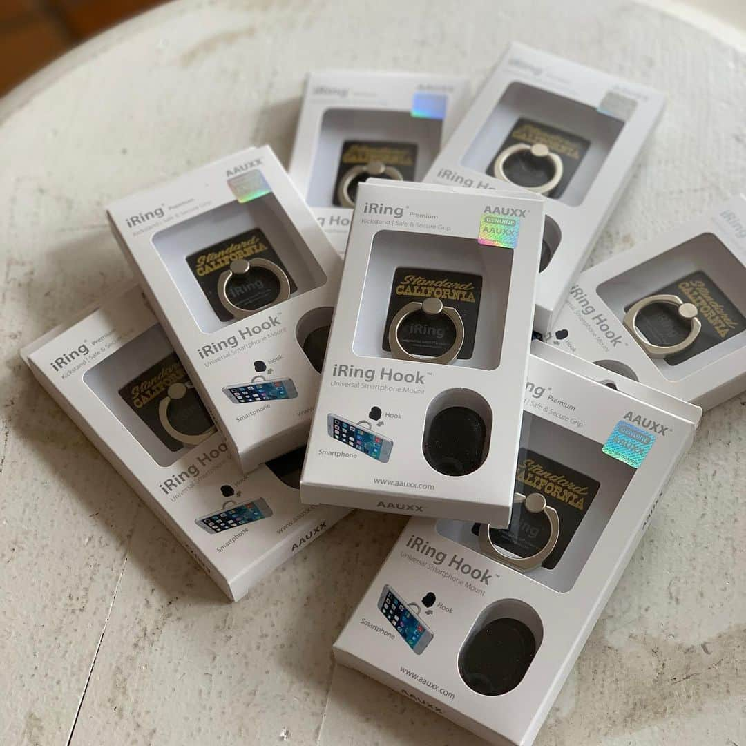 スタンダードカリフォルニアさんのインスタグラム写真 - (スタンダードカリフォルニアInstagram)「IRING×SD iRing W/Hook Price/ ¥3000+tax  オフィシャルオンラインストアがメンテナンス中の為大変ご不便、ご迷惑をお掛けしております。 直営店は本日より発売です。 ご来店お待ちしております。  また、平日の営業時間内にお電話頂ければ、お電話での通信販売も承っております。 こちらも合わせてご利用ください。  Standard California　Tel 03-3770-5733 トライシープス　Tel 03-3770-5784  #standardcalifornia #スタンダードカリフォルニア #iphone #iRing #アイリング」7月10日 13時52分 - standardcalifornia