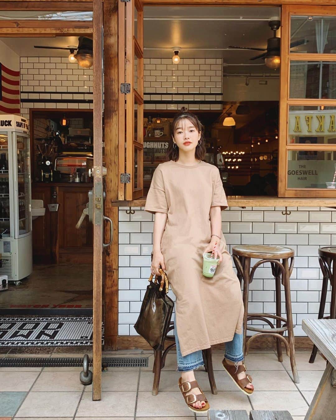 猪鼻ちひろのインスタグラム：「🍩🍪☕️ ワンピとアクセサリー… @from_chiro  サンダル… @birkenstock  ドイツ行けるかもキャンペーン中をしているそうな。 あ〜いきたい。ドイツ🇩🇪 みんなも応募してね！ といいつつわたしが当てたい。 どうか、当たりますように！本気。 #ちひろのお洋服 #birkenstocksnap #ドイツ行きたい #150cmコーデ  #低身長コーデ」