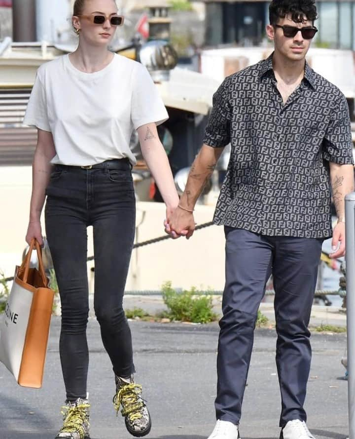 グレンソンさんのインスタグラム写真 - (グレンソンInstagram)「The Wonderful Sophie Turner @sophiet in Grenson x House Of Holland Nanette Boots @houseofholland & her husband Joe Jonas @joejonas in Paris ⁠ ⁠ -⁠ ⁠ ⁠ ⁠ #grenson #girlsingrenson #grensongirls #womensbrogues #brogues #womenswear #womensshoes #womensfashion #grensonnanette #grensonboots #grensonprojects #gameofthrones #got #peopleingrenson #joejonas」7月10日 14時00分 - grensonshoes