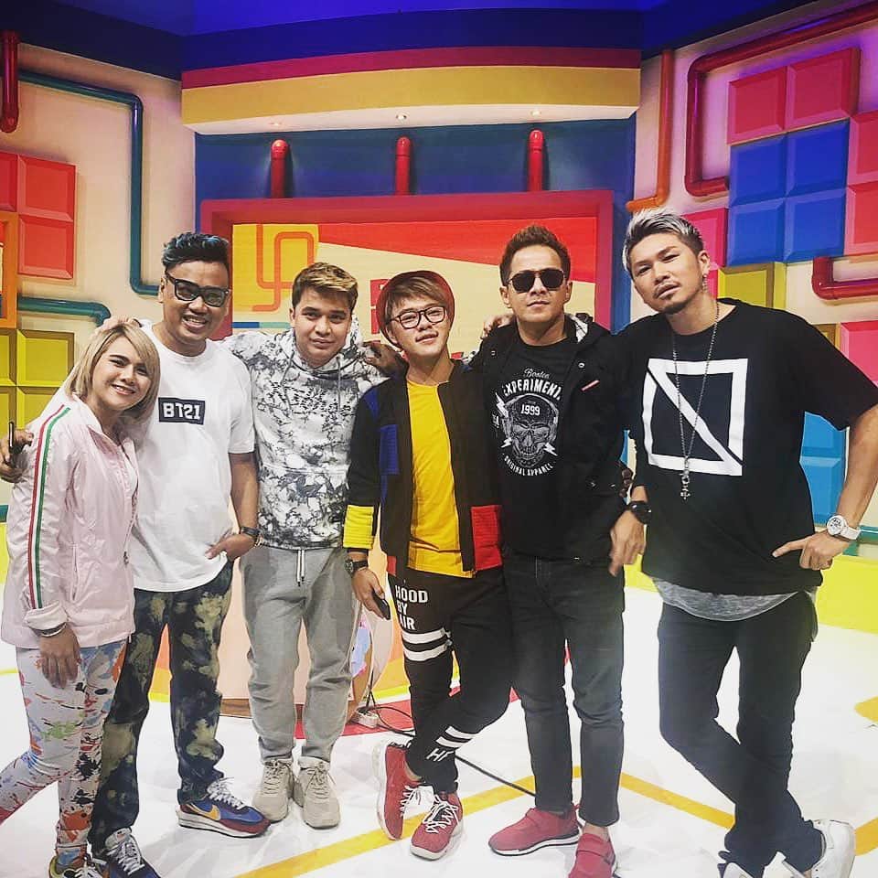 DJ ACEさんのインスタグラム写真 - (DJ ACEInstagram)「🇮🇩📺🎤🎧﻿ Terima kasih!﻿ ﻿ Our new music, link in bio @ace1djace ﻿ ﻿ #Repost @evelinnadaanjani with @get_repost﻿ ・・・﻿ Be together🥰‼️﻿ @p3htranstv」7月10日 14時23分 - ace1djace