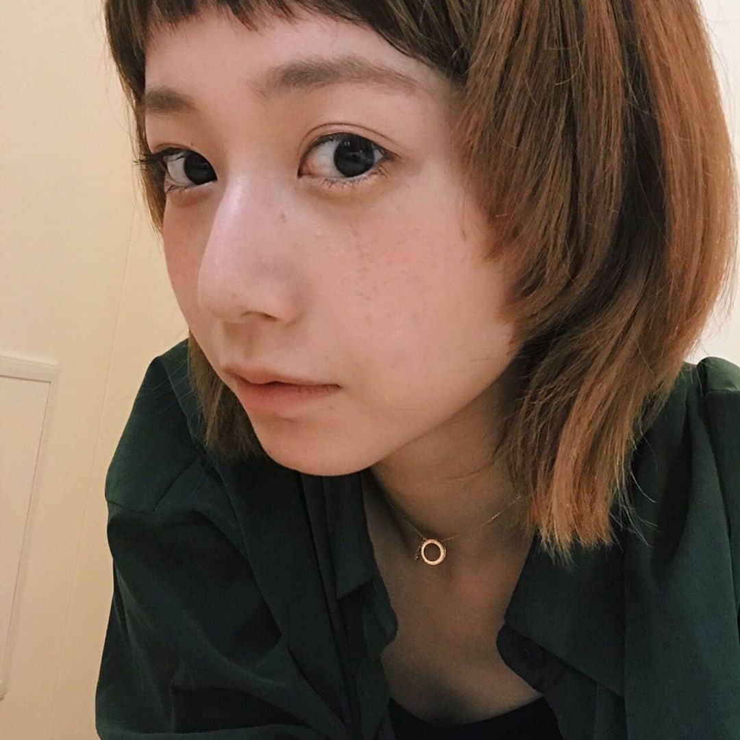 三戸なつめさんのインスタグラム写真 三戸なつめinstagram 顔まわりのザクザクした毛がなんとも良い味を出してくれている たまには なつメイク も 最近はブラウンメイクにハマっているわたし おとなつめ にまた一歩前進した気がしているのは 勘違いでは