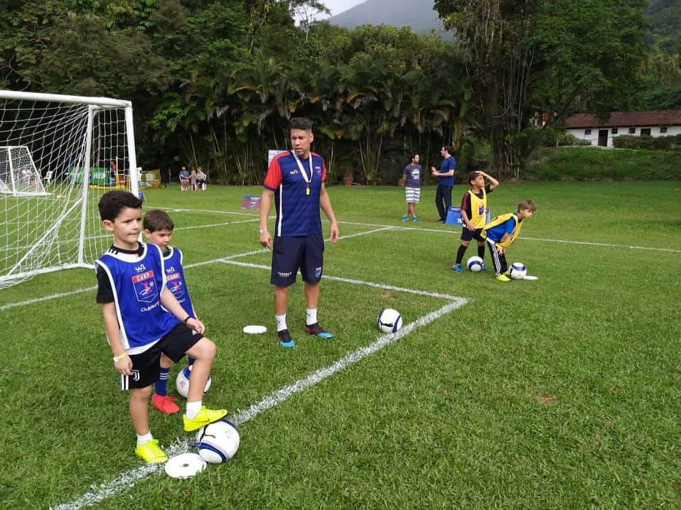 ジーコさんのインスタグラム写真 - (ジーコInstagram)「Hoje retorna a Escola de Futebol Zico 10 nos Club Med Rio das Pedras - RJ e Lake Paradise - Mogi das Cruzes.Segunda semana de atividades com muitos fundamentos e jogos.Aproveitem garotada.」7月10日 14時26分 - zico