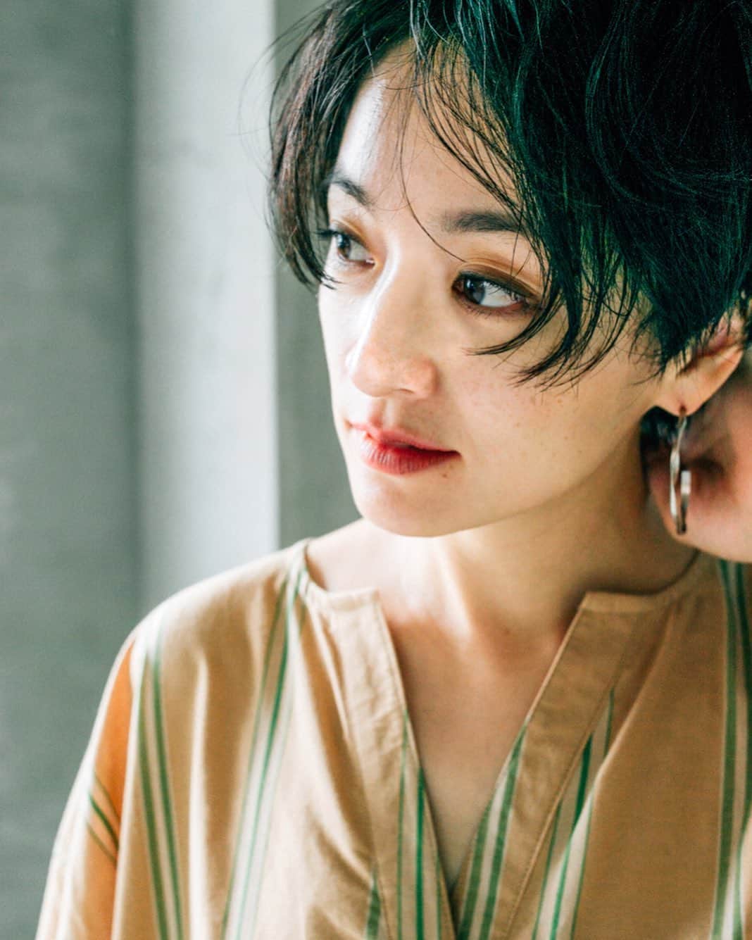のインスタグラム：「高山都の美・食・姿展 -SUMMER VACATION-﻿ 7月10日(wed)〜23日(tue)﻿ 西武池袋本店 3F・4F(中央A7)=婦人服フロア 特設会場﻿ ﻿ フェス、ビーチ、アウトドア。﻿ 今年はどこへ行こう ﻿ 女優/モデルの高山都 @miyare38 さん セレクトのアクティブな夏を楽しむためのアイテムを集めた期間限定ショップが本日より登場します。  oblektも大人気の高山都さんとのコラボ商品を販売。（oblektは4F、中央A7にて） オンラインショップでは完売中のロングシャツワンピースやシャツカラージャンプスーツを含む、コラボ全型をご覧いただけます（一部予約商品あり）。実際に商品を見ていただける数少ないチャンスですのて、ぜひこの機会にお手にとってご覧ください。 ﻿ 他にも、都さんとセレクトした、素敵なアイテムが並びます。 この機会、是非お立ち寄り下さい。  #高山都 #oblekt」