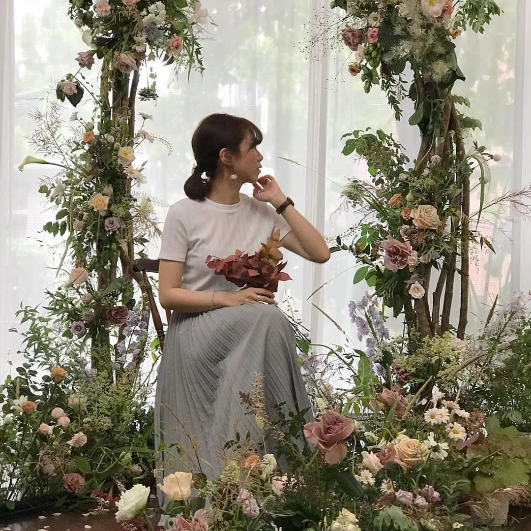 플로리스트 이주연 florist Lee Ju Yeonさんのインスタグラム写真 - (플로리스트 이주연 florist Lee Ju YeonInstagram)「. . Vanessflower foreigner class in Korea . 아름다운그녀 . . 课程咨询 Class consultation . WeChat ID vaness_flower Kakaotalk ID vaness52 . . #수업문의 #주문예약 #lesson #Order  Katalk ID vaness52 클래스상시모집 당일꽃주문가능 WeChat ID vaness_flower E-mail vanessflower@naver.com . 강남구 역삼동608-16 📞02-545-6813 . #vanessflower #florist #flowershop #handtied #flowerlesson #花束 #花束包装 #바네스플라워 #플라워카페 #플로리스트 #꽃다발 #부케 #플로리스트학원 #역삼동꽃집 #역삼역꽃집 #언주역꽃집 #꽃꽂이수업 #플라워레슨 #꽃다발포장법 #꽃수업 #꽃주문 #하우스웨딩 #arch #아치」7月10日 20時18分 - vanessflower