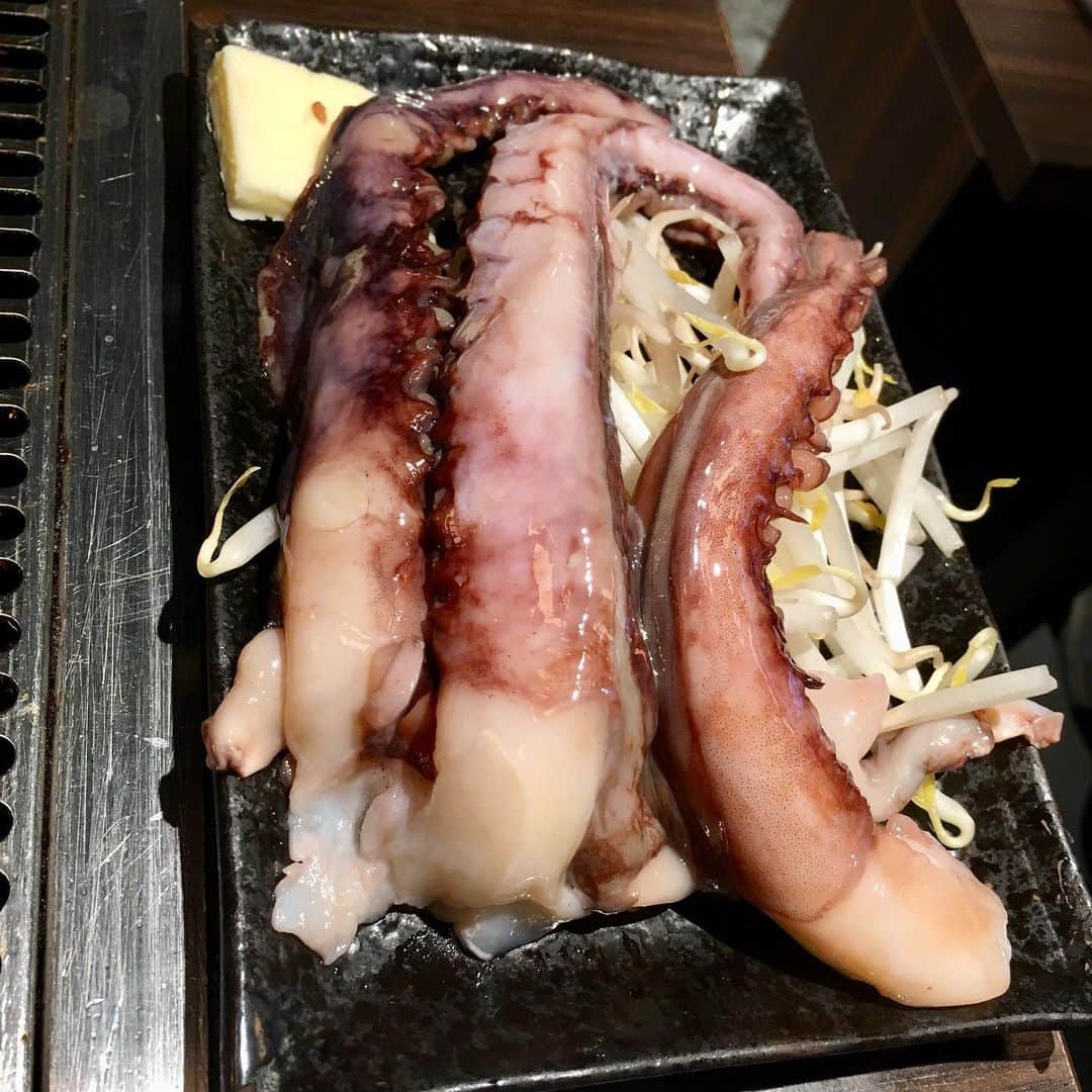 堀江淳のインスタグラム：「イカ焼きを注文したらデカイの3本！ 全体像が見たかった…」